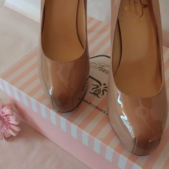 Footcandy Nude Patent Platform Pump - Picture 10 of 10